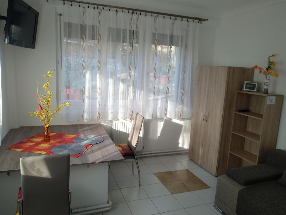 Fuege Vendeghaz Hotel Мисколк Екстериор снимка