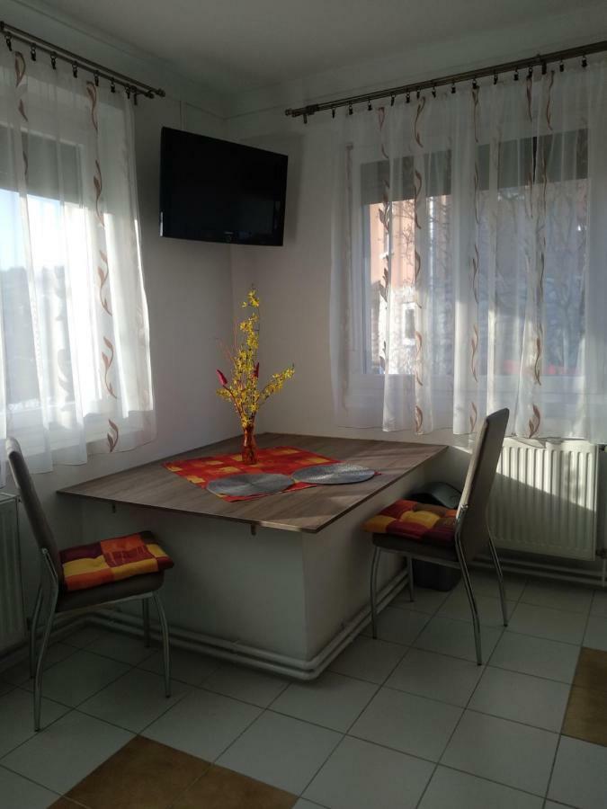 Fuege Vendeghaz Hotel Мисколк Екстериор снимка