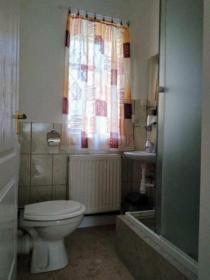 Fuege Vendeghaz Hotel Мисколк Екстериор снимка