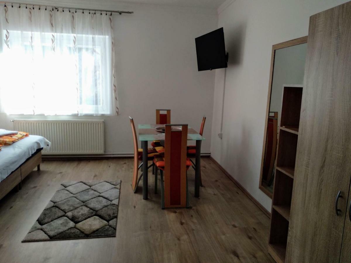 Fuege Vendeghaz Hotel Мисколк Екстериор снимка